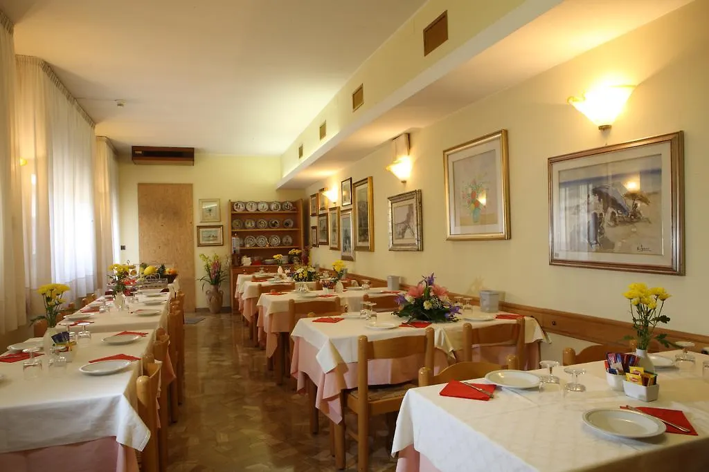 Albergo Alla Campana Доло Отель