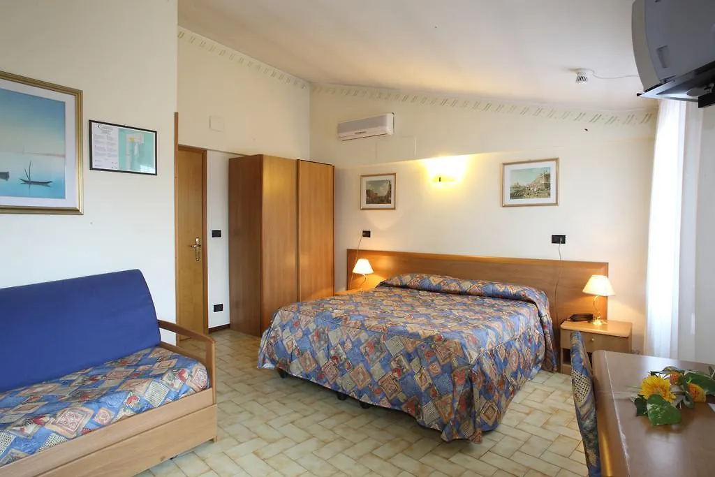 ** Отель Albergo Alla Campana Доло Италия