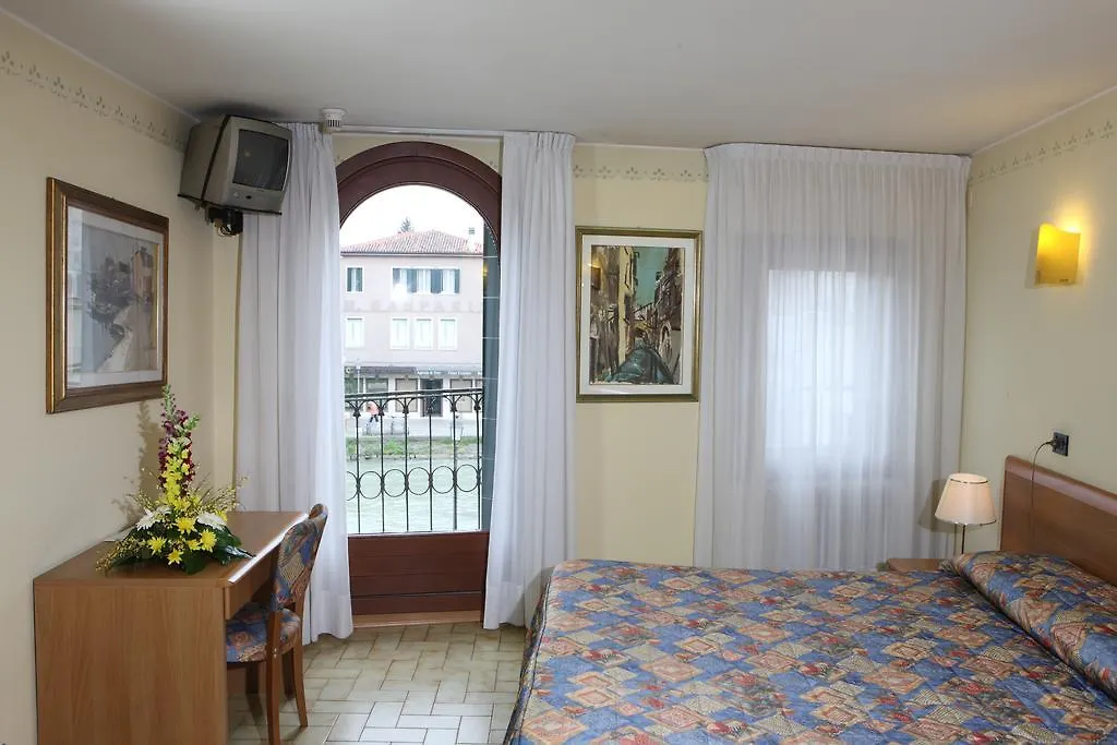 Albergo Alla Campana Доло Отель