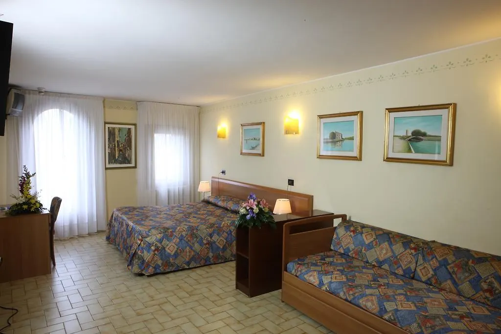 Albergo Alla Campana Доло 2*,