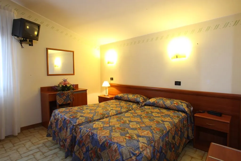 Albergo Alla Campana Доло Отель